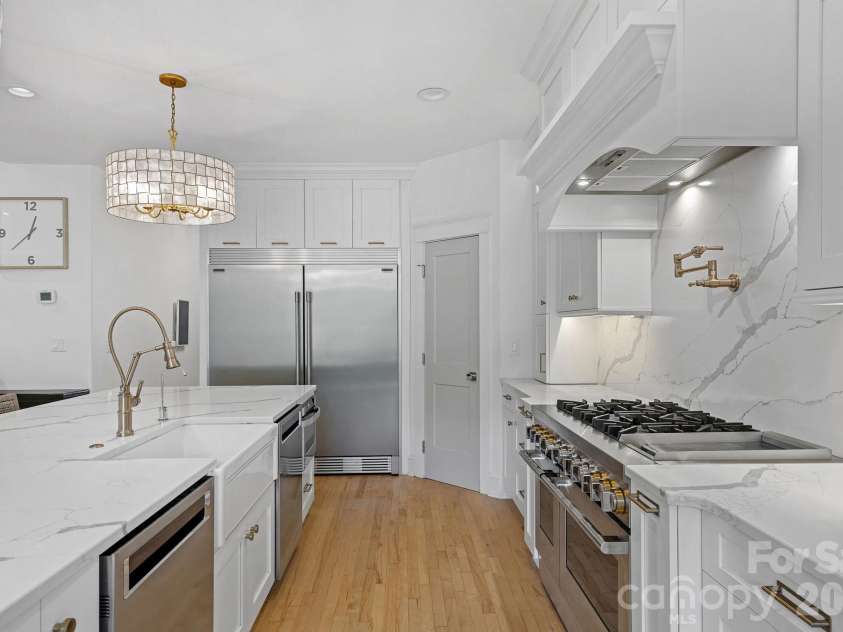 19610 Weavers Circle, Cornelius, NC 28031.  MLS# CAR4431355, YatesRealty ID 56004. 