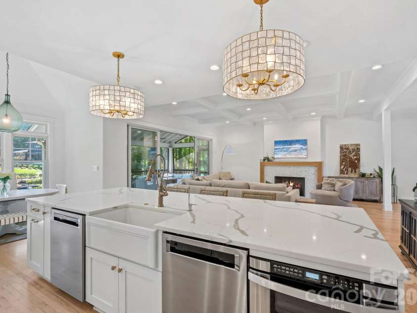 19610 Weavers Circle, Cornelius, NC 28031.  MLS# CAR4431355, YatesRealty ID 56004. 