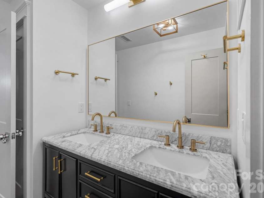 19610 Weavers Circle, Cornelius, NC 28031.  MLS# CAR4431355, YatesRealty ID 56004. 