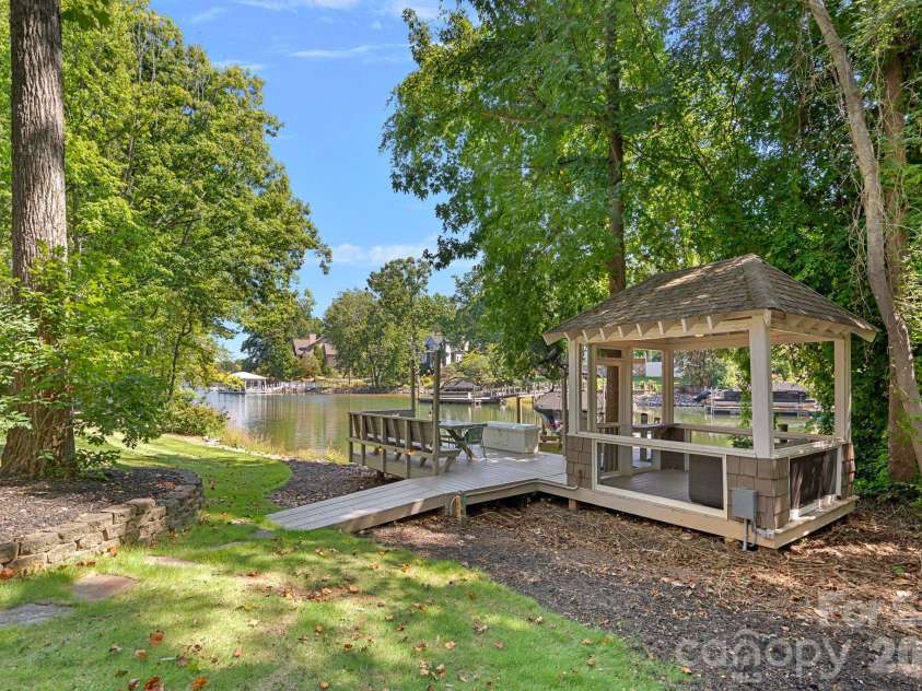 19610 Weavers Circle, Cornelius, NC 28031.  MLS# CAR4431355, YatesRealty ID 56004. 