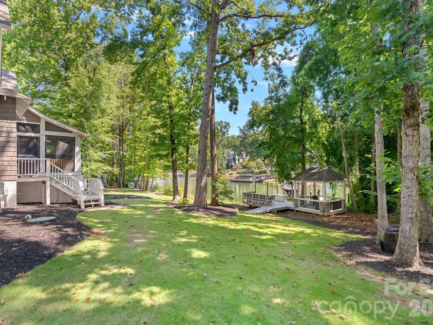 19610 Weavers Circle, Cornelius, NC 28031.  MLS# CAR4431355, YatesRealty ID 56004. 