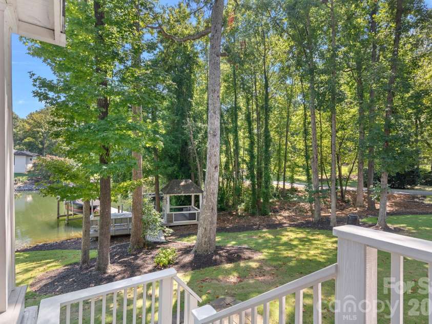 19610 Weavers Circle, Cornelius, NC 28031.  MLS# CAR4431355, YatesRealty ID 56004. 
