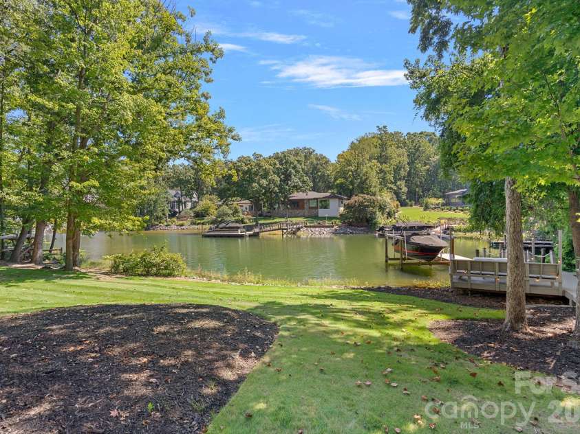 19610 Weavers Circle, Cornelius, NC 28031.  MLS# CAR4431355, YatesRealty ID 56004. 