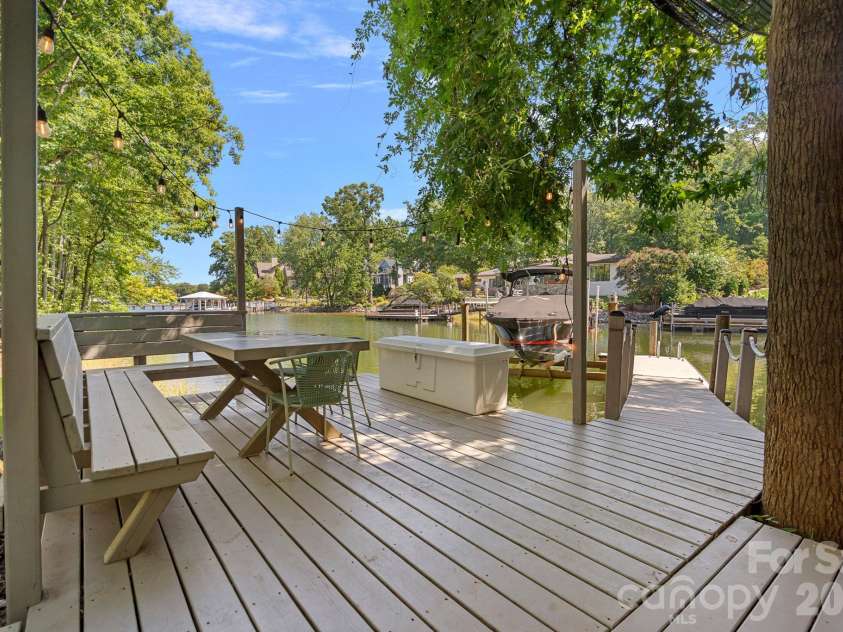 19610 Weavers Circle, Cornelius, NC 28031.  MLS# CAR4431355, YatesRealty ID 56004. 