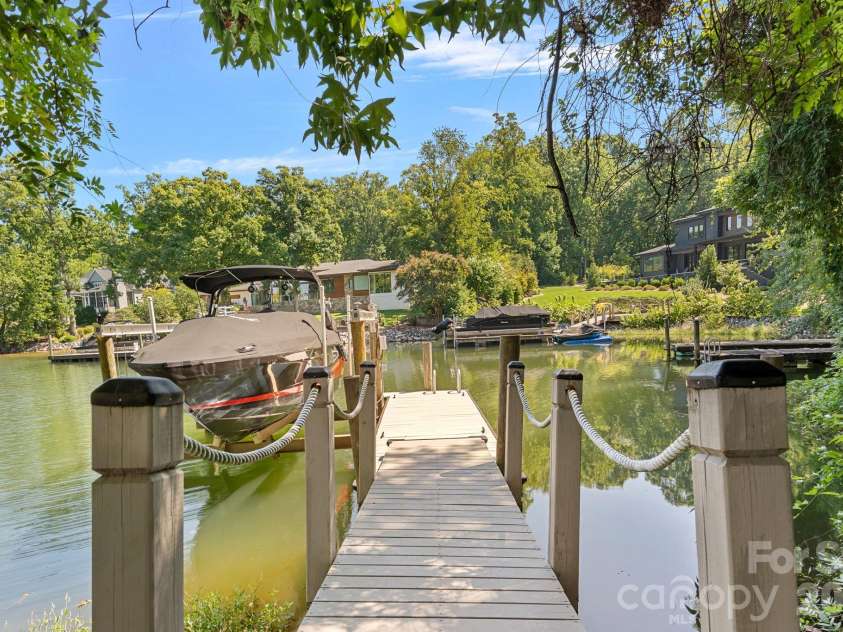 19610 Weavers Circle, Cornelius, NC 28031.  MLS# CAR4431355, YatesRealty ID 56004. 