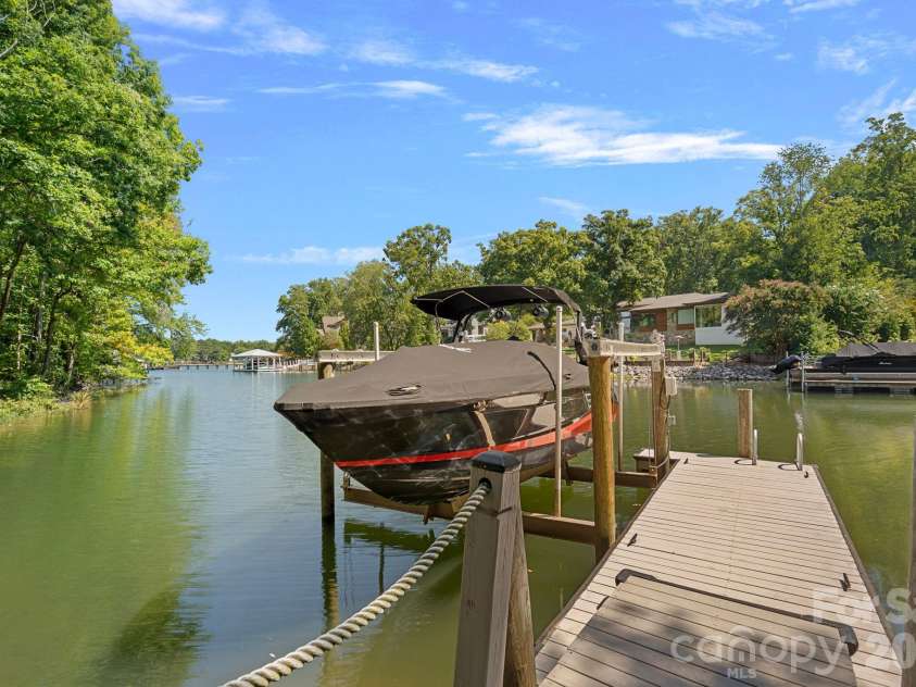 19610 Weavers Circle, Cornelius, NC 28031.  MLS# CAR4431355, YatesRealty ID 56004. 