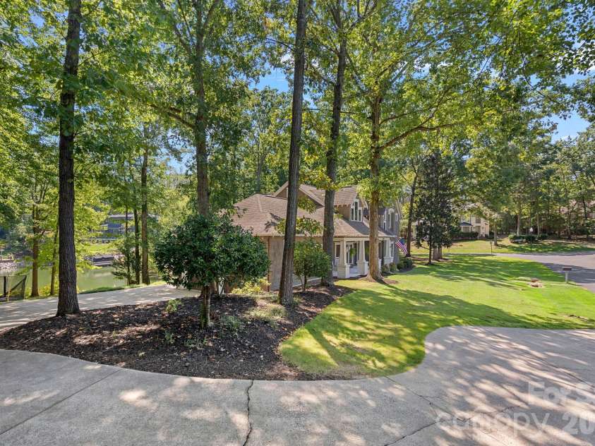 19610 Weavers Circle, Cornelius, NC 28031.  MLS# CAR4431355, YatesRealty ID 56004. 