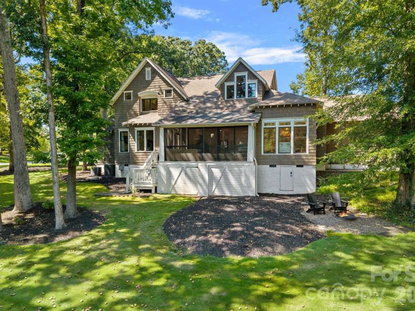19610 Weavers Circle, Cornelius, NC 28031.  MLS# CAR4431355, YatesRealty ID 56004. 