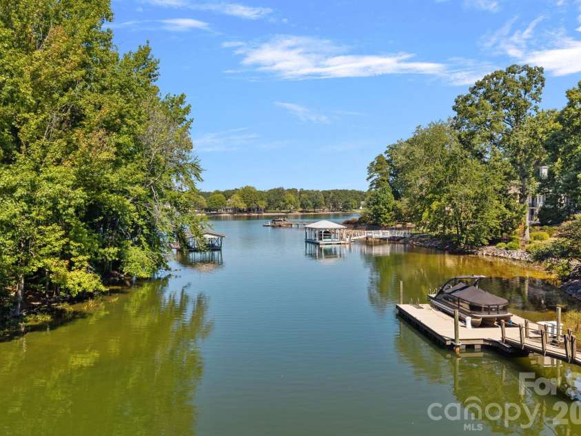 19610 Weavers Circle, Cornelius, NC 28031.  MLS# CAR4431355, YatesRealty ID 56004. 
