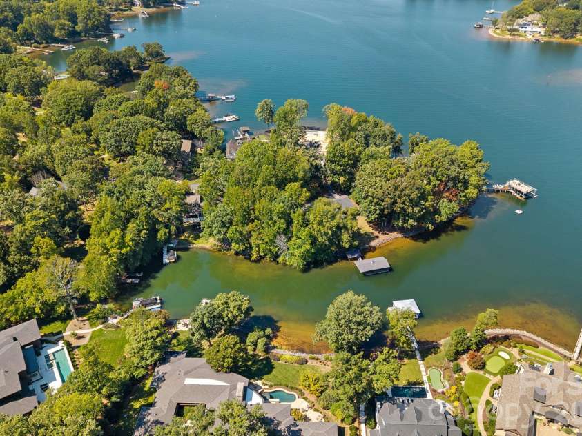 19610 Weavers Circle, Cornelius, NC 28031.  MLS# CAR4431355, YatesRealty ID 56004. 