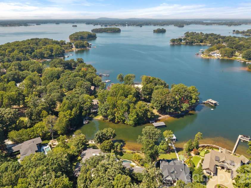 19610 Weavers Circle, Cornelius, NC 28031.  MLS# CAR4431355, YatesRealty ID 56004. 