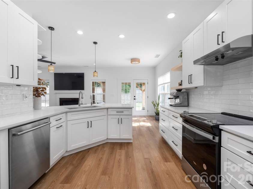 20315 Southshore Drive, Cornelius, NC 28031.  MLS# CAR4431312, YatesRealty ID 56005. 