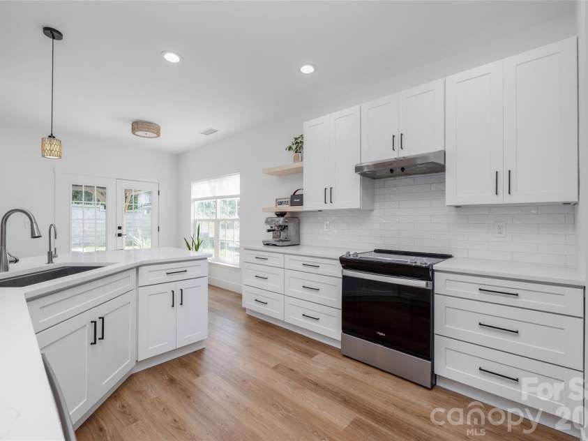 20315 Southshore Drive, Cornelius, NC 28031.  MLS# CAR4431312, YatesRealty ID 56005. 