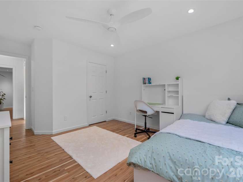 20315 Southshore Drive, Cornelius, NC 28031.  MLS# CAR4431312, YatesRealty ID 56005. 