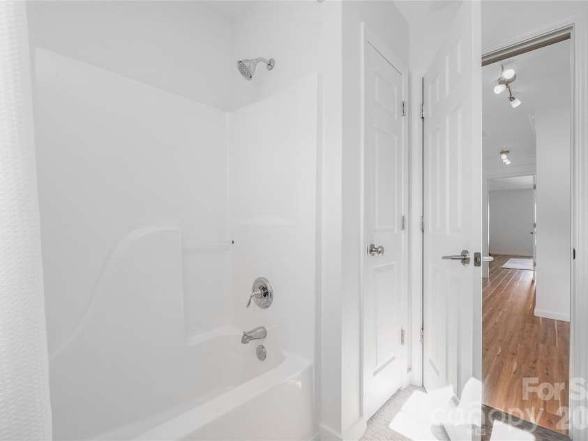 20315 Southshore Drive, Cornelius, NC 28031.  MLS# CAR4431312, YatesRealty ID 56005. 
