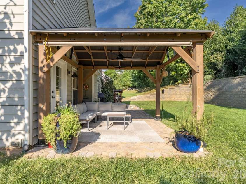 20315 Southshore Drive, Cornelius, NC 28031.  MLS# CAR4431312, YatesRealty ID 56005. 