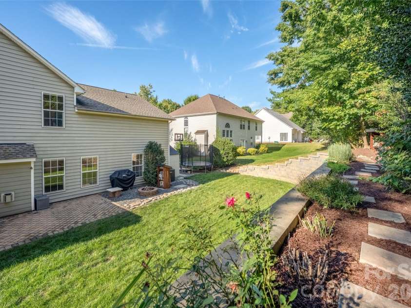 20315 Southshore Drive, Cornelius, NC 28031.  MLS# CAR4431312, YatesRealty ID 56005. 