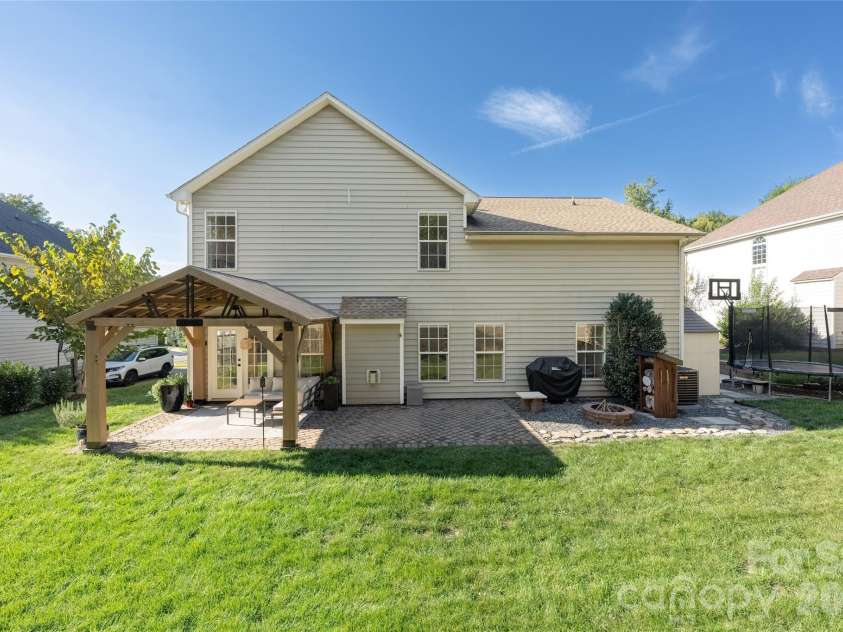 20315 Southshore Drive, Cornelius, NC 28031.  MLS# CAR4431312, YatesRealty ID 56005. 