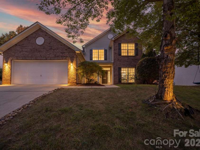 20315 Southshore Drive, Cornelius, NC 28031.  MLS# CAR4431312, YatesRealty ID 56005. 