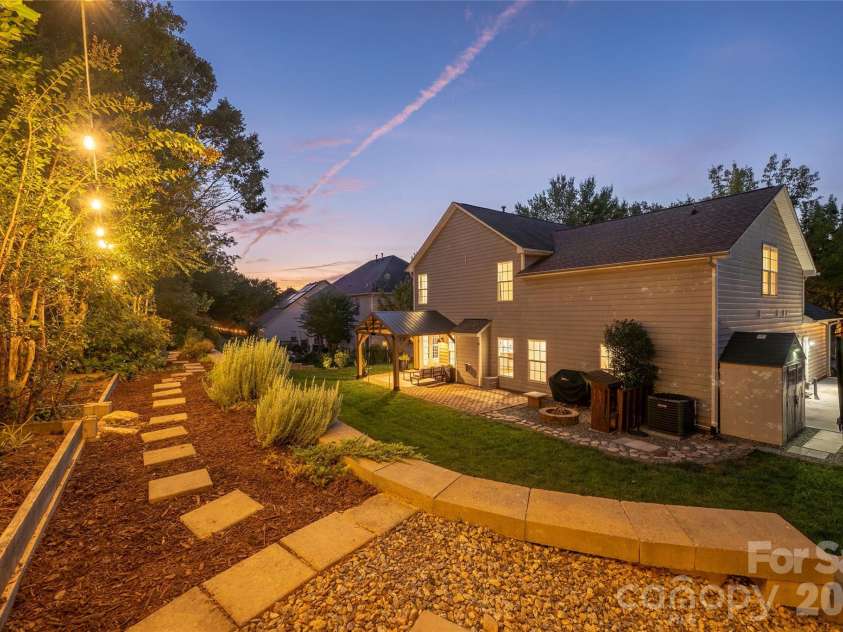 20315 Southshore Drive, Cornelius, NC 28031.  MLS# CAR4431312, YatesRealty ID 56005. 