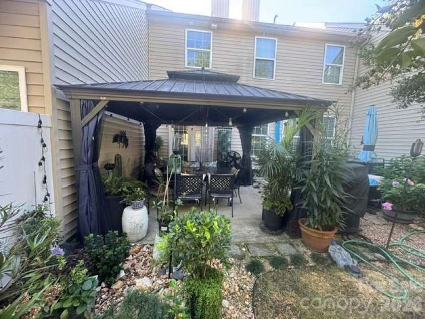 9506 Birkwood Court, Charlotte, NC 28278.  MLS# CAR4431708, YatesRealty ID 56008. 