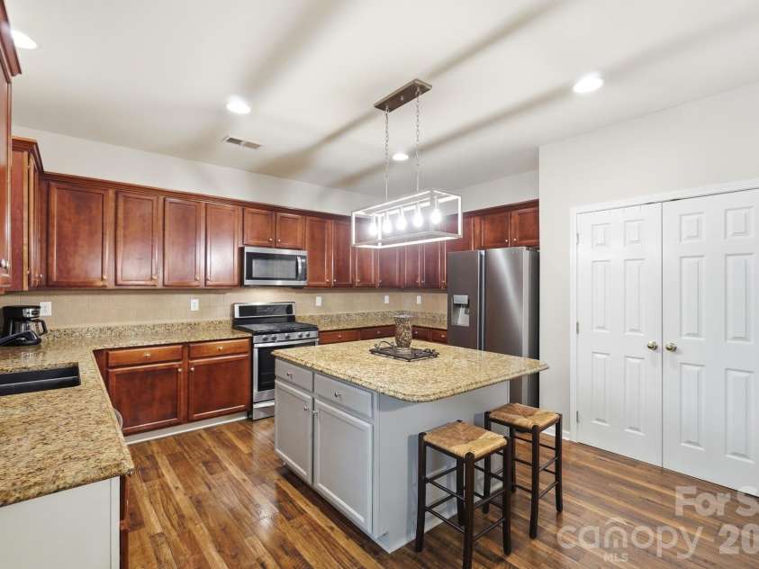 1121 Deep Hollow Court, Waxhaw, NC 28173.  MLS# CAR4431905, YatesRealty ID 56009. Spacious Kitchen