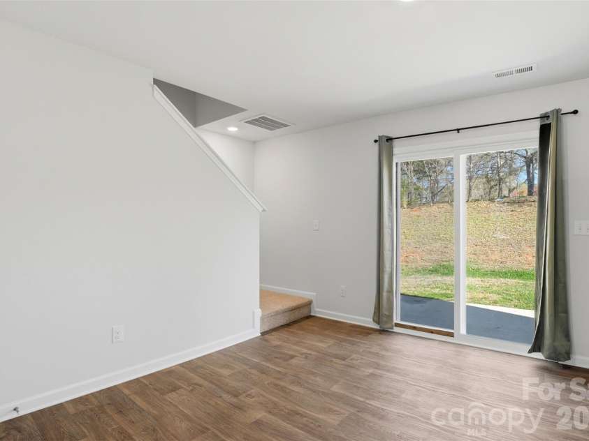 3163 Winesap Drive, Dallas, NC 28034.  MLS# CAR4359271, YatesRealty ID 5601. 