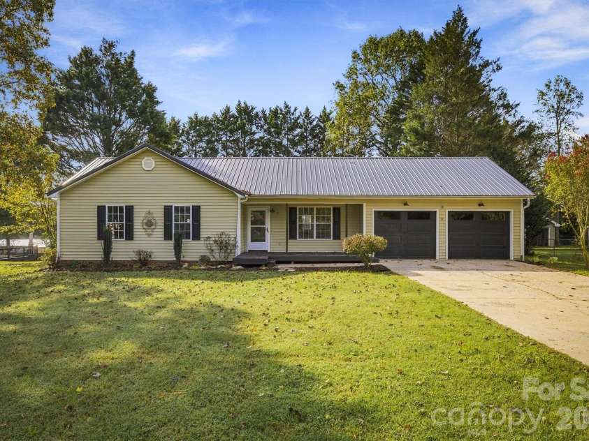 37 Laurel Street, Granite Falls, NC 28630.  MLS# CAR4431356, YatesRealty ID 56010. 