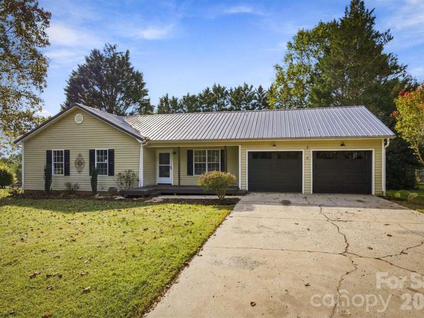 37 Laurel Street, Granite Falls, NC 28630.  MLS# CAR4431356, YatesRealty ID 56010. 