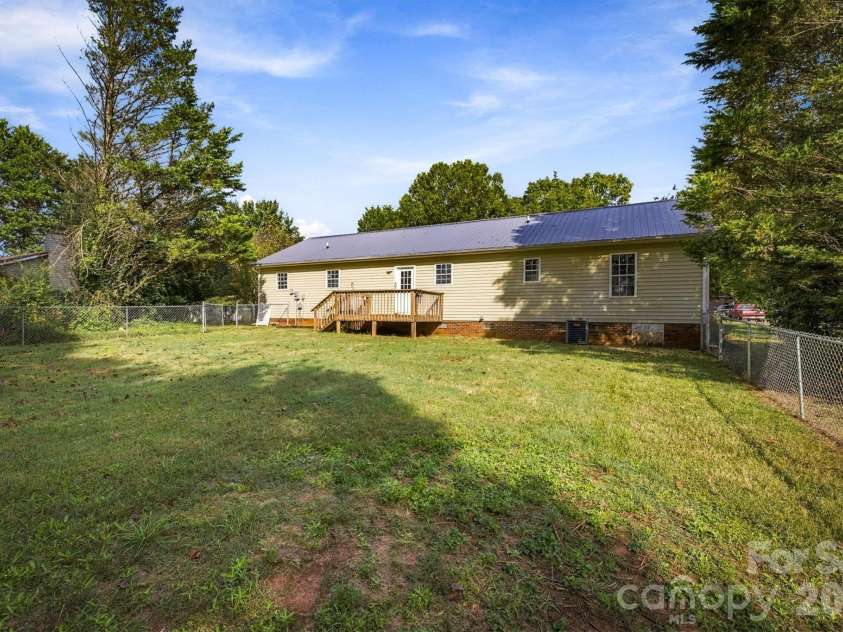 37 Laurel Street, Granite Falls, NC 28630.  MLS# CAR4431356, YatesRealty ID 56010. 