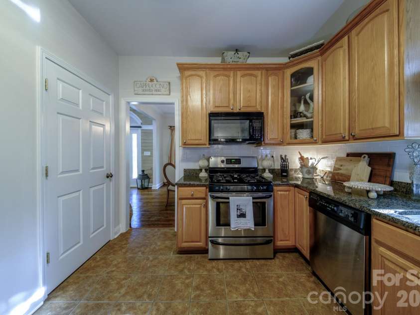 9330 Valley Road, Charlotte, NC 28270.  MLS# CAR4433044, YatesRealty ID 56011. 