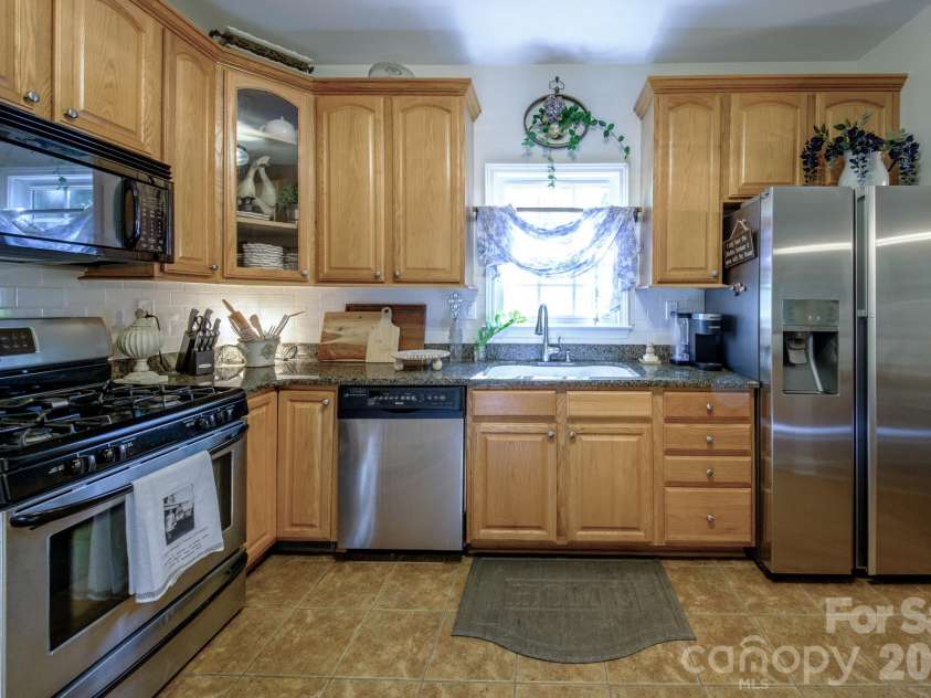 9330 Valley Road, Charlotte, NC 28270.  MLS# CAR4433044, YatesRealty ID 56011. 