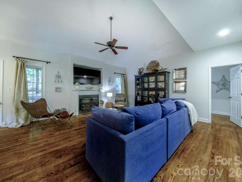 9330 Valley Road, Charlotte, NC 28270.  MLS# CAR4433044, YatesRealty ID 56011. 