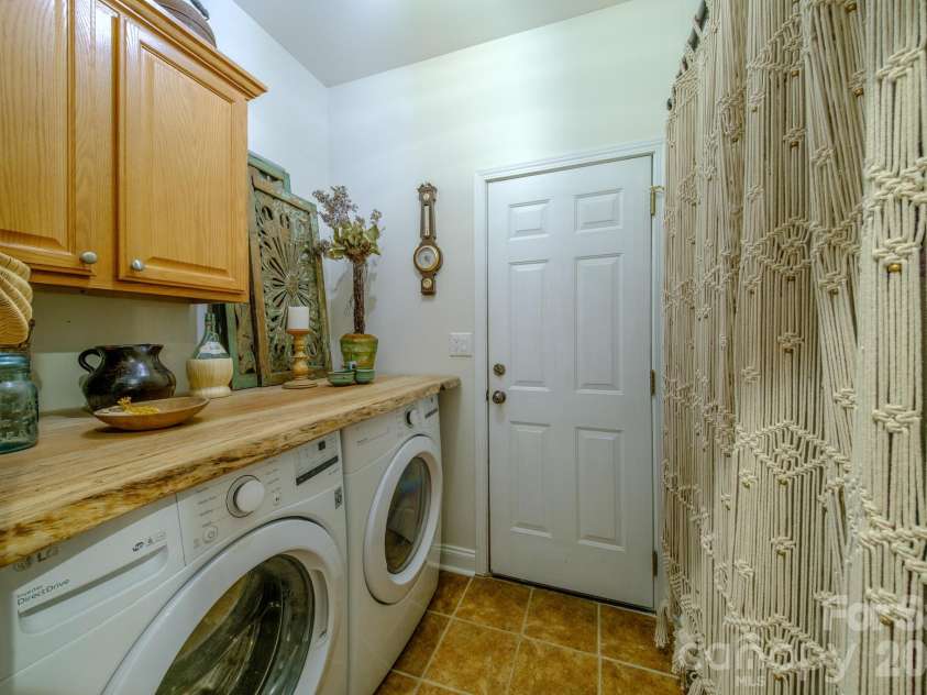 9330 Valley Road, Charlotte, NC 28270.  MLS# CAR4433044, YatesRealty ID 56011. 