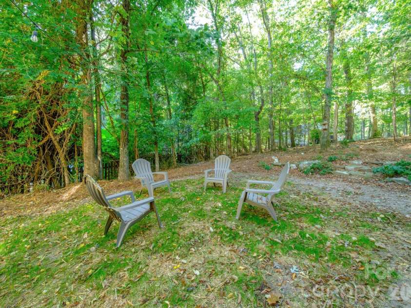 9330 Valley Road, Charlotte, NC 28270.  MLS# CAR4433044, YatesRealty ID 56011. 