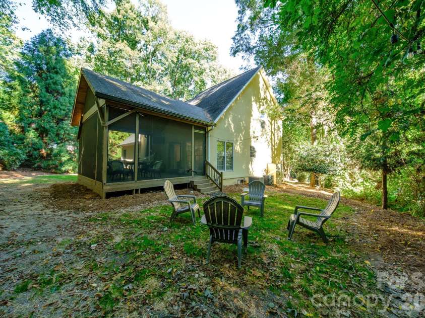 9330 Valley Road, Charlotte, NC 28270.  MLS# CAR4433044, YatesRealty ID 56011. 