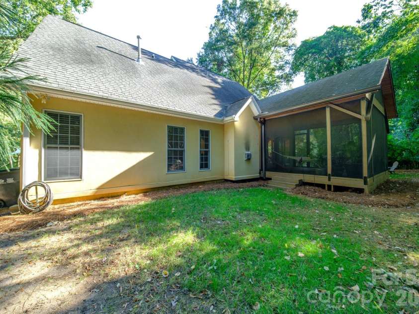 9330 Valley Road, Charlotte, NC 28270.  MLS# CAR4433044, YatesRealty ID 56011. 
