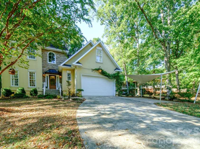 9330 Valley Road, Charlotte, NC 28270.  MLS# CAR4433044, YatesRealty ID 56011. 