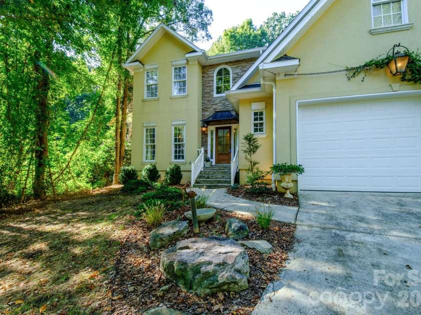 9330 Valley Road, Charlotte, NC 28270.  MLS# CAR4433044, YatesRealty ID 56011. 