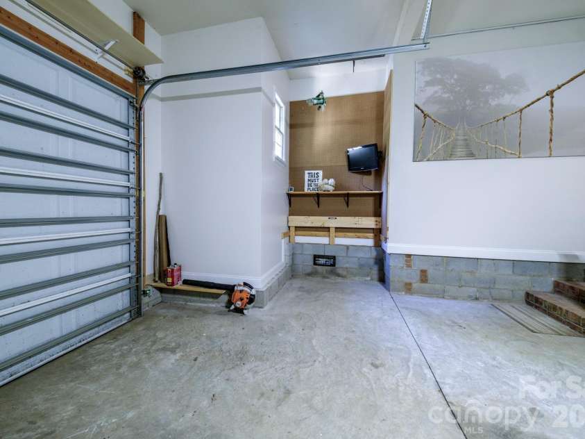 9330 Valley Road, Charlotte, NC 28270.  MLS# CAR4433044, YatesRealty ID 56011. 