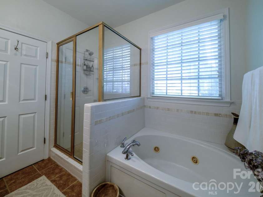 9330 Valley Road, Charlotte, NC 28270.  MLS# CAR4433044, YatesRealty ID 56011. 