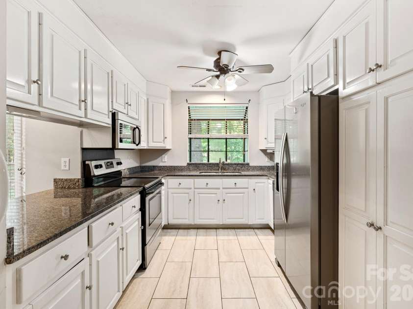8311 Poplar Grove Circle, Waxhaw, NC 28173.  MLS# CAR4432960, YatesRealty ID 56014. 
