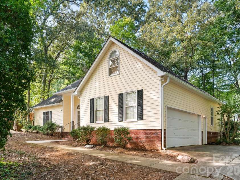 8311 Poplar Grove Circle, Waxhaw, NC 28173.  MLS# CAR4432960, YatesRealty ID 56014. 