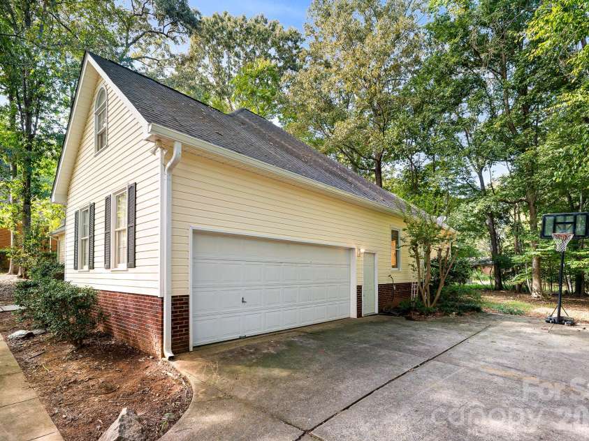 8311 Poplar Grove Circle, Waxhaw, NC 28173.  MLS# CAR4432960, YatesRealty ID 56014. 