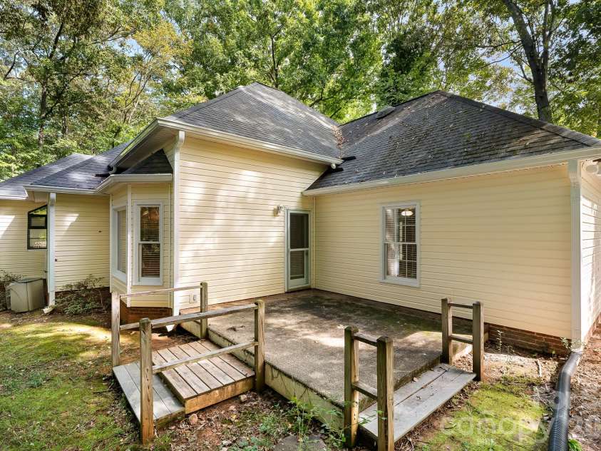 8311 Poplar Grove Circle, Waxhaw, NC 28173.  MLS# CAR4432960, YatesRealty ID 56014. 