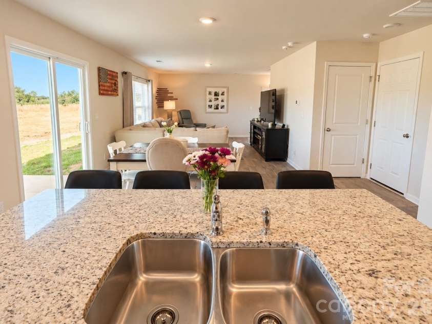 722 Hickory Point Drive, Lexington, NC 27292.  MLS# CAR4432065, YatesRealty ID 56017. 