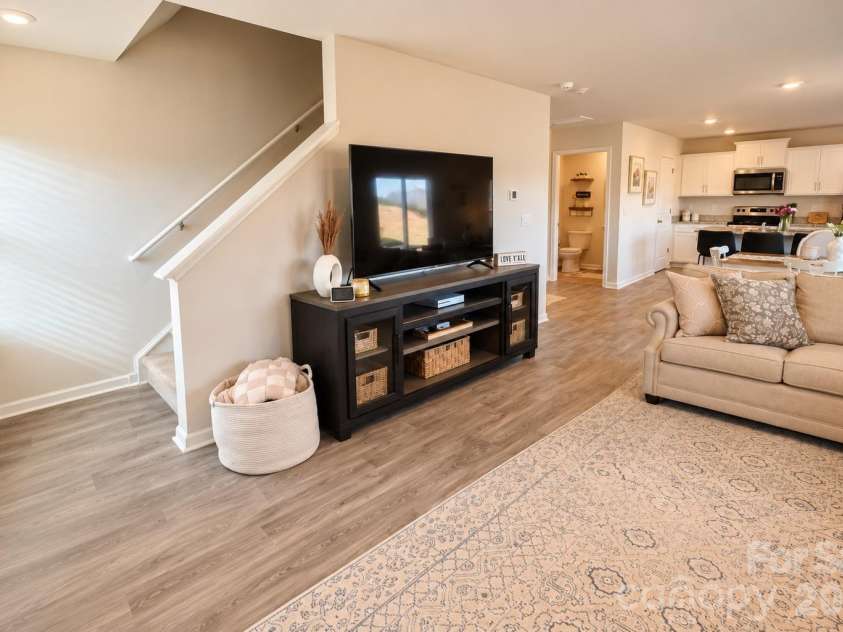 722 Hickory Point Drive, Lexington, NC 27292.  MLS# CAR4432065, YatesRealty ID 56017. 