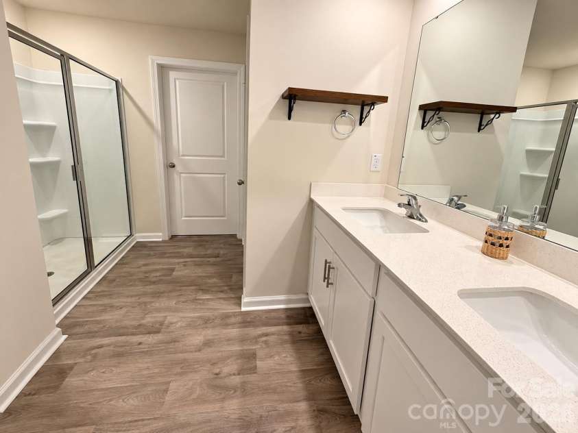 722 Hickory Point Drive, Lexington, NC 27292.  MLS# CAR4432065, YatesRealty ID 56017. 