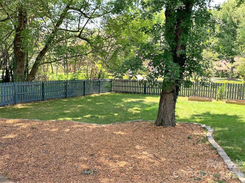 5416 Grafton Drive, Charlotte, NC 28215.  MLS# CAR4351912, YatesRealty ID 5602. 