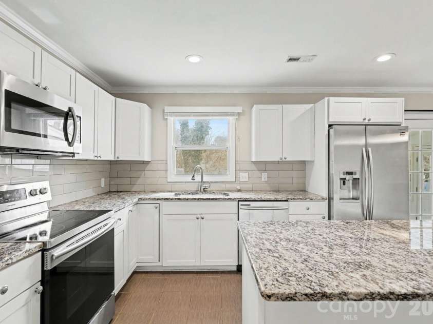 5416 Grafton Drive, Charlotte, NC 28215.  MLS# CAR4351912, YatesRealty ID 5602. 